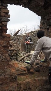 21 Dokončení vyřezání náletových dřevin ve farním areálu ve Svatoboru       